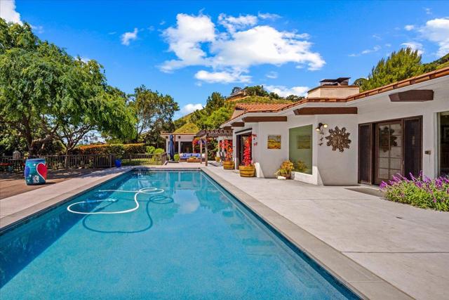 228 Vista Verde, Carmel Valley CA: https://media.crmls.org/mediaz/3cf71223-4494-4f60-835b-c3760cf35d15.jpg