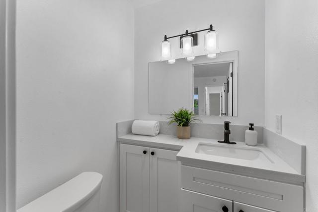 Detail Gallery Image 13 of 27 For 3839 Vista Campana #32,  Oceanside,  CA 92057 - 2 Beds | 1/1 Baths