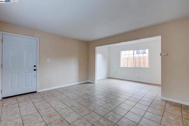 723 Apgar St, Oakland CA: https://media.crmls.org/mediaz/3cf7b172-caa3-46a8-bbd9-f82a599e111e.jpg