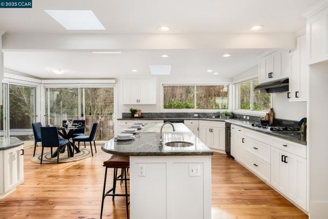 231 Orchard Rd, Orinda CA: https://media.crmls.org/mediaz/3cf81dfe-035e-4da2-899b-f55d1ca9d327.jpg