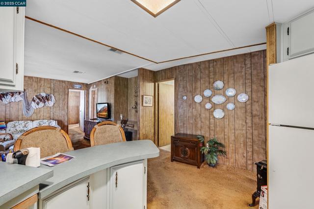 1474 Wakefield Dr, Hayward CA: https://media.crmls.org/mediaz/3cf893ba-5a2c-4db9-9fec-7a7a10747070.jpg