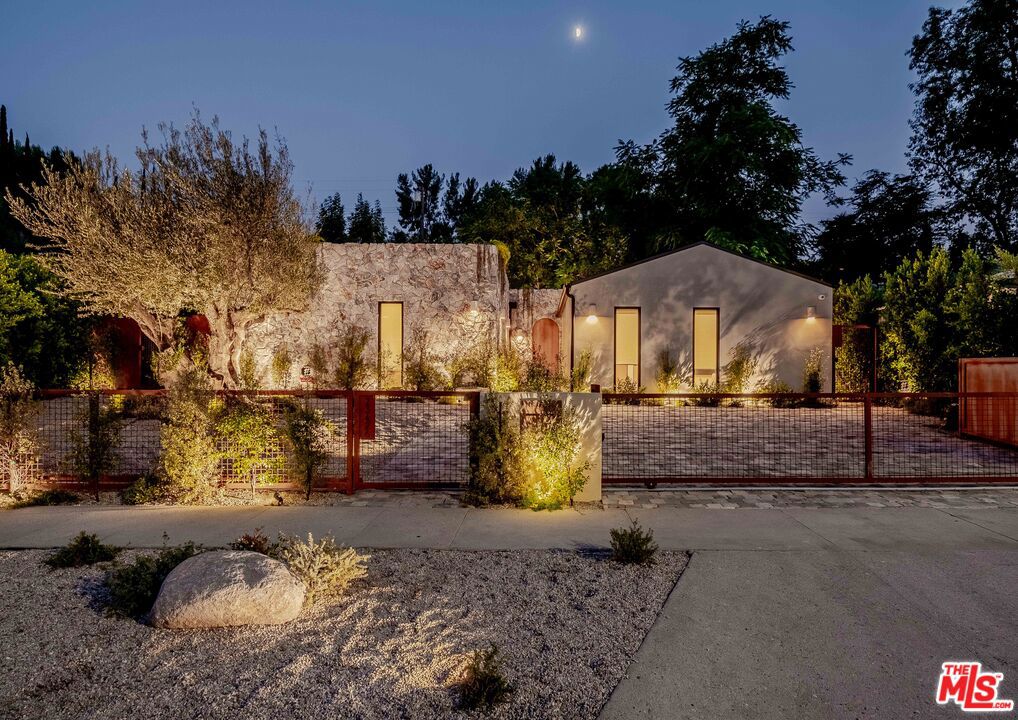 23426 Erwin Street