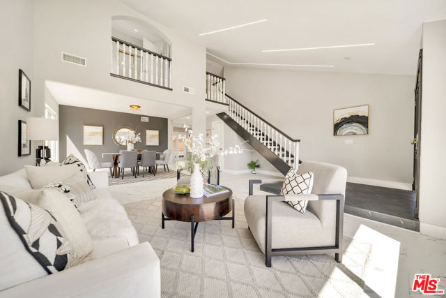 18521 Dylan Street photo 4