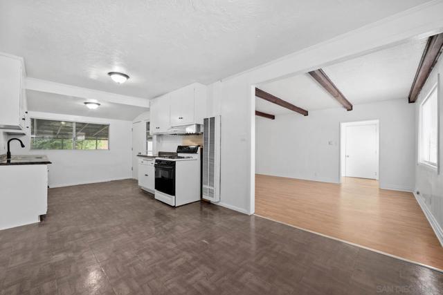 9920 22 River St, Lakeside CA: https://media.crmls.org/mediaz/3cf9443d-47c8-4da2-91df-f3e337047efb.jpg