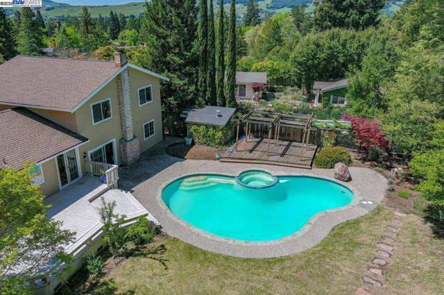 351 Castenada Ct, Danville CA: https://media.crmls.org/mediaz/3cf9c02b-7a1e-47d1-881b-e49547b4cd2b.jpg