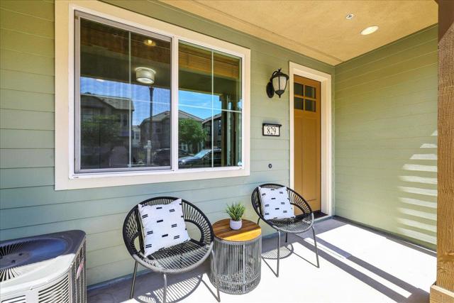 829 Blue Opal Drive, San Jose CA: https://media.crmls.org/mediaz/3cf9cc3f-63ca-449e-afd6-d13b84b799e3.jpg