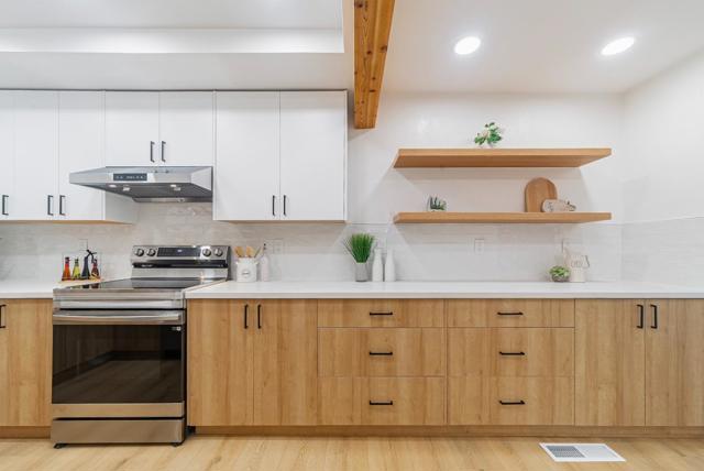 536 Sand Hill Circle, Menlo Park CA: https://media.crmls.org/mediaz/3cfa1756-0569-4129-8339-433f18d89f99.jpg