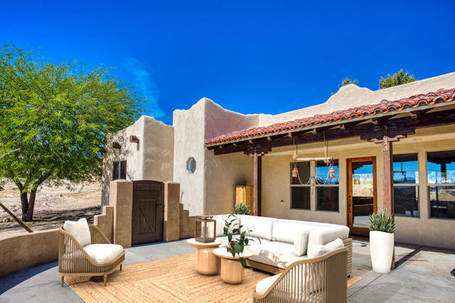56948 Plaza Del Amigo, Yucca Valley CA: https://media.crmls.org/mediaz/3cfaed3e-3991-494e-8bd2-9ce52354b966.jpg