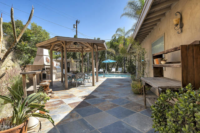 9999 Wornom Avenue, Sunland CA: https://media.crmls.org/mediaz/3cfb25a1-deb9-4af5-aca8-3dc3a6d1407d.jpg