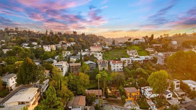 Detail Gallery Image 31 of 36 For 1038 Oban Dr, Los Angeles,  CA 90065 - 3 Beds | 3 Baths