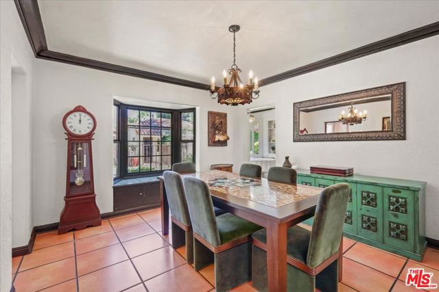 6119 Del Valle Drive, Los Angeles CA: https://media.crmls.org/mediaz/3cfbef1a-85a0-4b58-8552-eddf409f267e.jpg