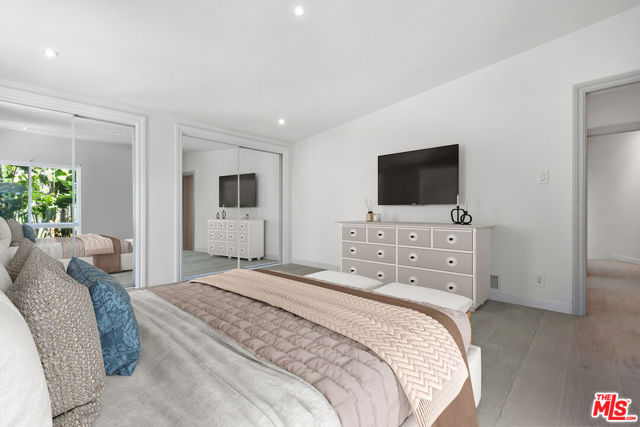 14892 Jadestone Drive, Sherman Oaks CA: https://media.crmls.org/mediaz/3cfc89b1-f94f-49da-a228-9754c6bc391e.jpg