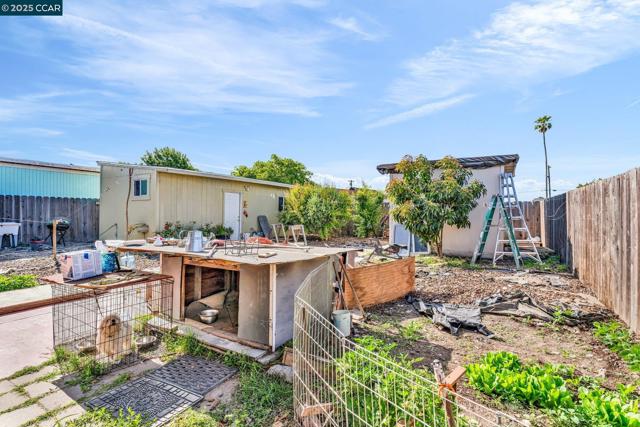 612 Thomas Dr, Richmond CA: https://media.crmls.org/mediaz/3cfcb0c1-f1dd-44f9-981c-f7d131bc3ee1.jpg