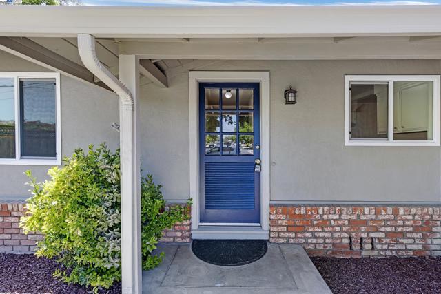 677 Wall St, Livermore CA: https://media.crmls.org/mediaz/3cfd2087-98eb-45d1-b2db-688eeca00a20.jpg