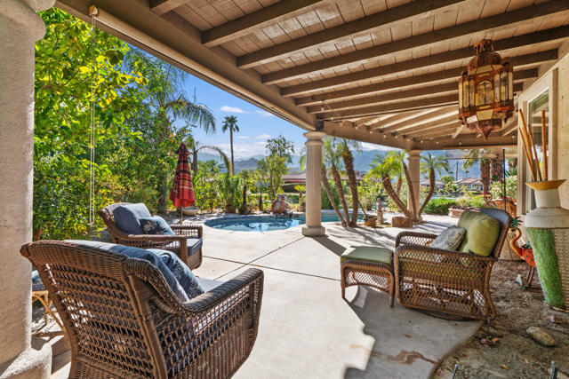 5 Lake Louise Court, Rancho Mirage CA: https://media.crmls.org/mediaz/3cfd3aa0-8404-4ca8-8fc8-8d997ef9b90d.jpg