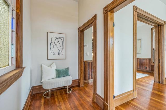 696 29th Street, Oakland CA: https://media.crmls.org/mediaz/3cfdc9ee-55c0-4717-bd31-e0586e8fe2c7.jpg