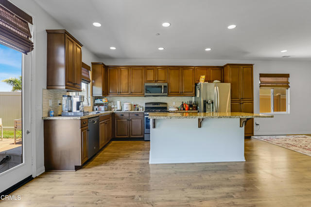 665 Tiber River Way, Oxnard CA: https://media.crmls.org/mediaz/3cfe3c00-6546-4b77-800e-fea3a2a24571.jpg