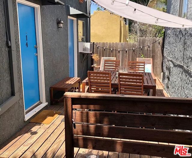 834 Laguna Avenue, Los Angeles CA: https://media.crmls.org/mediaz/3cfe4235-1995-4280-b5e0-ead0e7e537d5.jpg