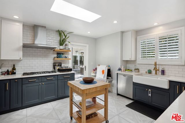 4146 Chase Avenue, Los Angeles CA: https://media.crmls.org/mediaz/3cfeac28-66d9-4327-8b78-aac3c0650daa.jpg