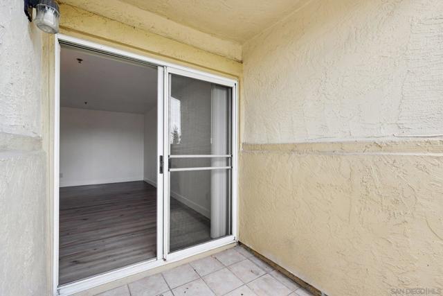 2077 Lakeridge Circle, Chula Vista CA: https://media.crmls.org/mediaz/3cfed092-59b7-4bde-9926-901413f2956d.jpg