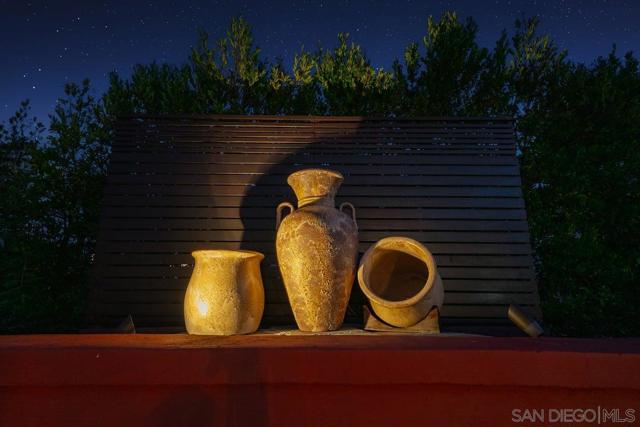 11 Country Glen Rd, Fallbrook CA: https://media.crmls.org/mediaz/3d00d76e-38cc-4412-9efd-6338018bbe21.jpg