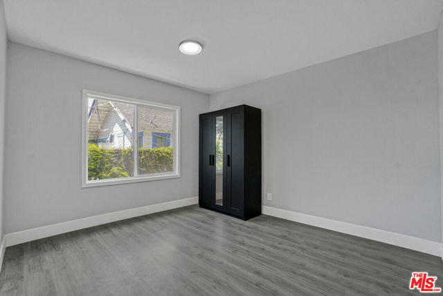 1256 Exposition Boulevard, Los Angeles CA: https://media.crmls.org/mediaz/3d00ea81-6c18-4043-807e-7786e01012d7.jpg