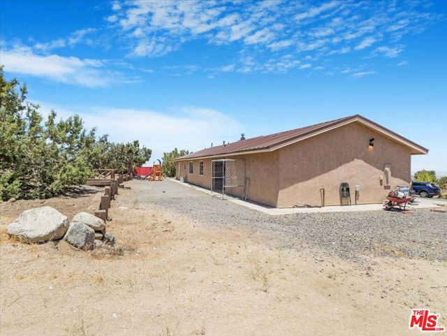 9446 Green Road, Pinon Hills CA: https://media.crmls.org/mediaz/3d015179-5142-4d4f-a322-8dfe7dd317f8.jpg