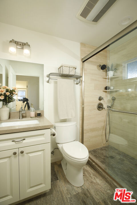 426 S Swall Drive, Beverly Hills CA: https://media.crmls.org/mediaz/3d01676c-f25c-483c-ac74-2ce0740fd860.jpg