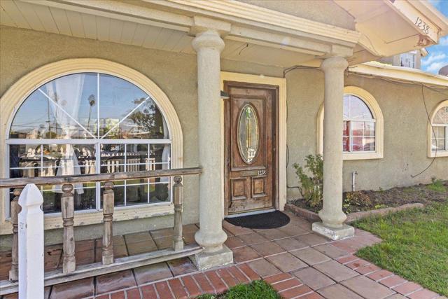 1238 Granada Avenue, Salinas CA: https://media.crmls.org/mediaz/3d0177f9-a457-4b5c-aa6a-6324389d9c79.jpg