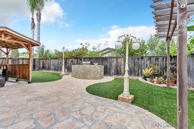 1531 Quiet Trail Dr, Chula Vista CA: https://media.crmls.org/mediaz/3d01bca0-b8d5-47eb-b33b-1ecf45d45843.jpg