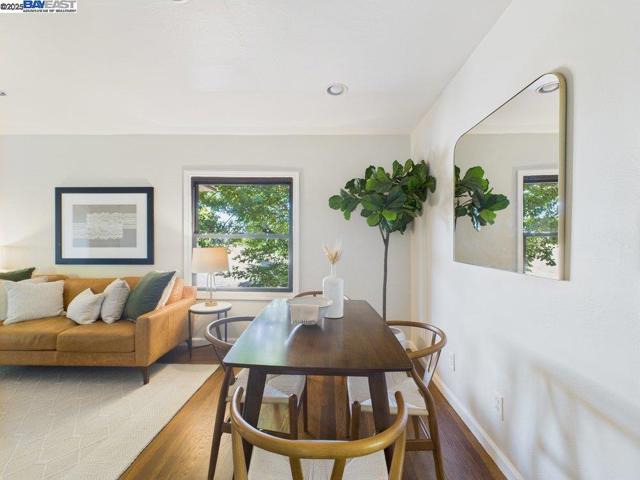 4418 Virginia Ave, Oakland CA: https://media.crmls.org/mediaz/3d01c803-142b-4860-94b5-dec80468cd2d.jpg