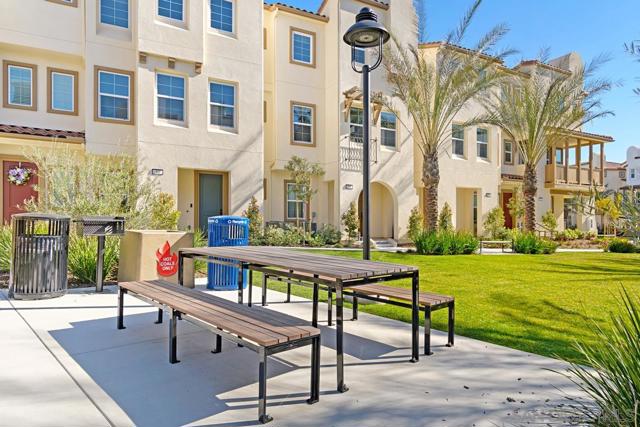 12932 Peppergrass Creek Gate, San Diego CA: https://media.crmls.org/mediaz/3d01e796-a669-407e-93b6-22625e09a056.jpg