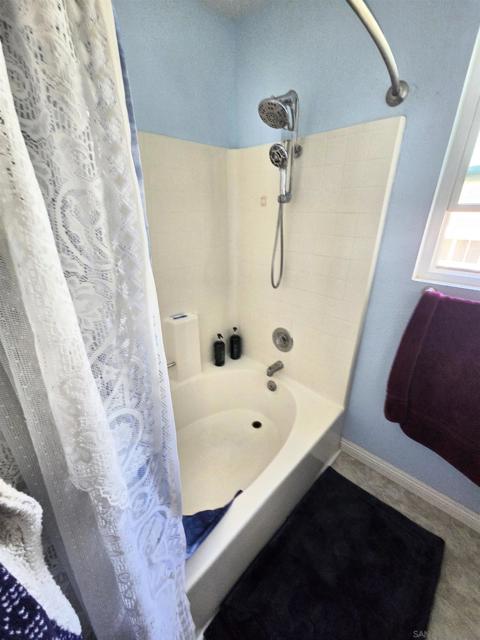 1552 Merlot Ct, Vista CA: https://media.crmls.org/mediaz/3d029367-d4cd-4868-a4b0-1eac2b20c77a.jpg