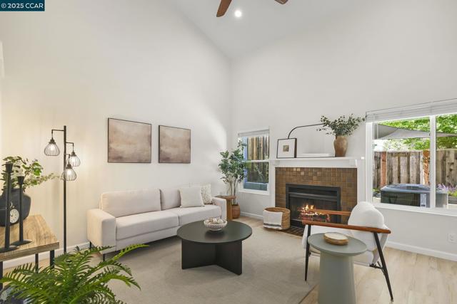 2510 Tea Tree Ct, Martinez CA: https://media.crmls.org/mediaz/3d02abed-38e1-429a-95b4-33db9a5f04da.jpg