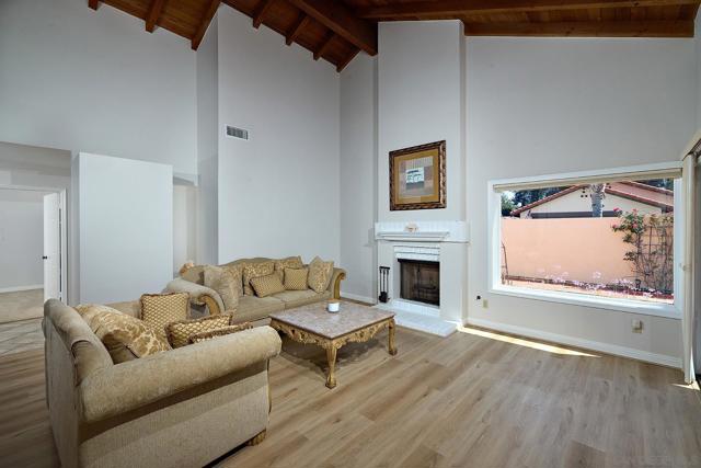 13059 Caminito Vilos, San Diego CA: https://media.crmls.org/mediaz/3d033080-8199-48ba-8cfc-fbaa0172d891.jpg
