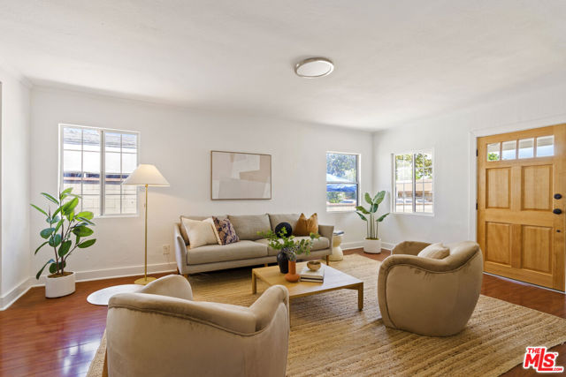 6043 Madden Avenue, Los Angeles CA: https://media.crmls.org/mediaz/3d03a516-61e1-4070-901a-c79bc9ddd5e8.jpg