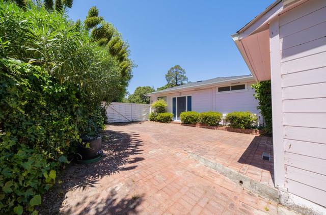 1171 Sylvan Place, Monterey CA: https://media.crmls.org/mediaz/3d041410-7fde-4912-b6ba-f29b154c51e4.jpg