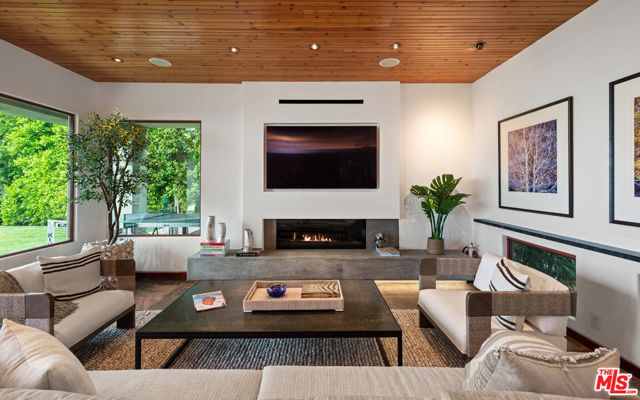 26720 Via Linda Street, Malibu CA: https://media.crmls.org/mediaz/3d049f42-972a-49f3-b58f-49a29af42a4e.jpg