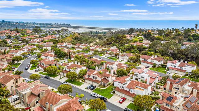 2157 Sea Village Cir, Cardiff by the Sea CA: https://media.crmls.org/mediaz/3d04cf27-ae24-4c3a-b4d7-b6bfc4247c11.jpg