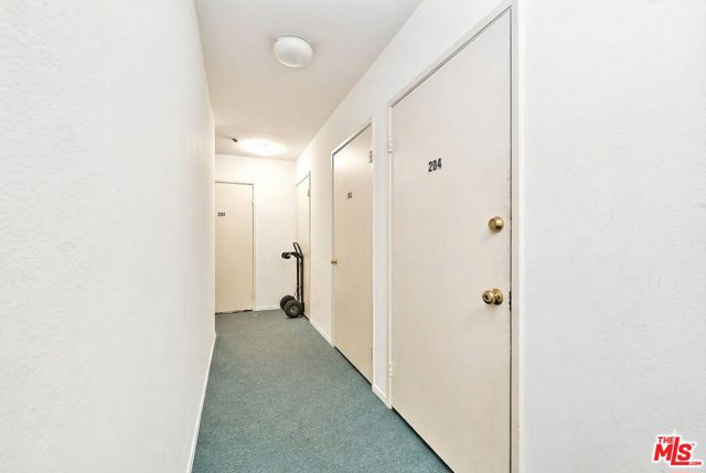 333 Westminster Avenue, Los Angeles CA: https://media.crmls.org/mediaz/3d0536b8-5b98-43cb-b30d-4043528fe4d5.jpg