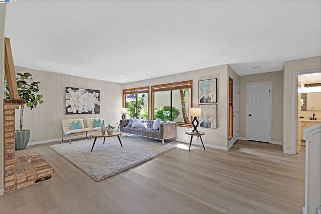 1014 Ironwood Rd, Alameda CA: https://media.crmls.org/mediaz/3d0587f4-c815-4153-8805-367fc5ec8d45.jpg