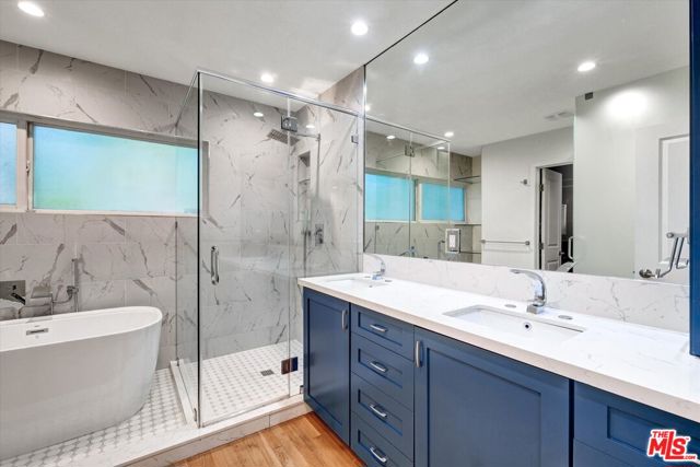 5400 W 82nd Street, Los Angeles CA: https://media.crmls.org/mediaz/3d05cc68-a868-439c-bdb8-a979ac3bc81e.jpg