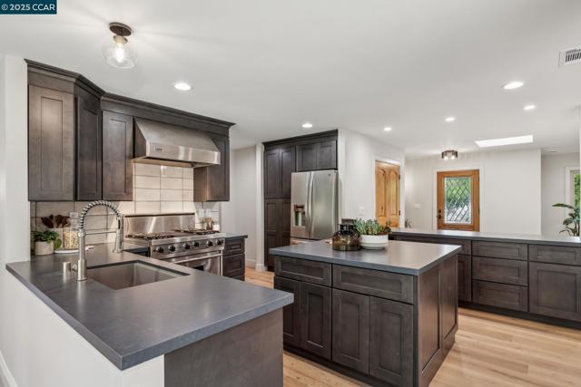 312 Soule Ave, Pleasant Hill CA: https://media.crmls.org/mediaz/3d065e26-7486-49d8-88b1-b3c6eb2555d8.jpg