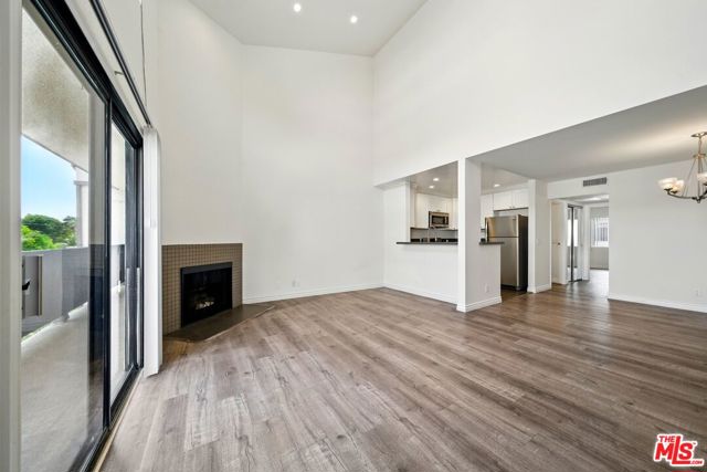 6212 FULTON Avenue, Van Nuys CA: https://media.crmls.org/mediaz/3d06b127-881e-4942-9470-1ec470f8f76f.jpg