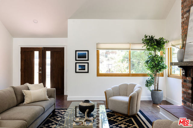 2806 Sunday Trail, Los Angeles CA: https://media.crmls.org/mediaz/3d0741d2-d96f-47b7-bb35-a25378cbf4c5.jpg