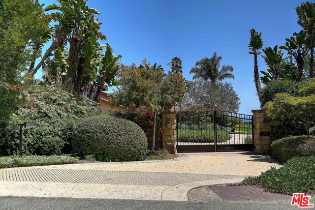 4099 Creciente Drive, Santa Barbara CA: https://media.crmls.org/mediaz/3d075aa6-20b6-47b6-84a5-394036ccf397.jpg