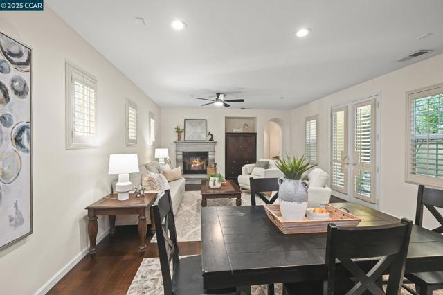 7774 Stoneleaf Rd, San Ramon CA: https://media.crmls.org/mediaz/3d076649-f240-4cda-9200-6a44c21064a5.jpg