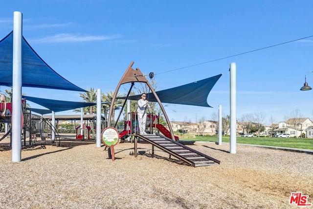 4102 S Limecrest Paseo, Ontario CA: https://media.crmls.org/mediaz/3d07a415-7720-4c62-be37-0e68b5ab94f9.jpg