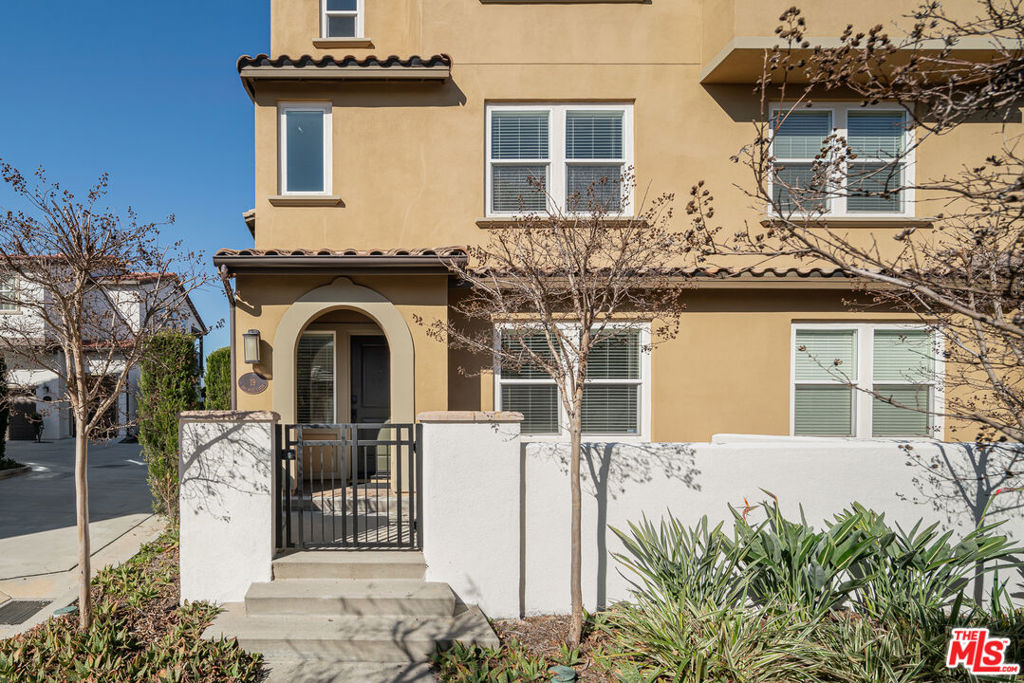 281 N Mar Vista Avenue #19