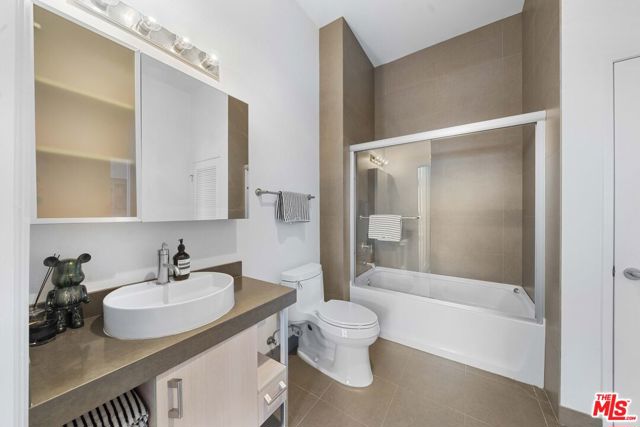 1234 Wilshire Boulevard, Los Angeles CA: https://media.crmls.org/mediaz/3d0864ba-94e4-4119-b00a-a1fc1ae86e9a.jpg